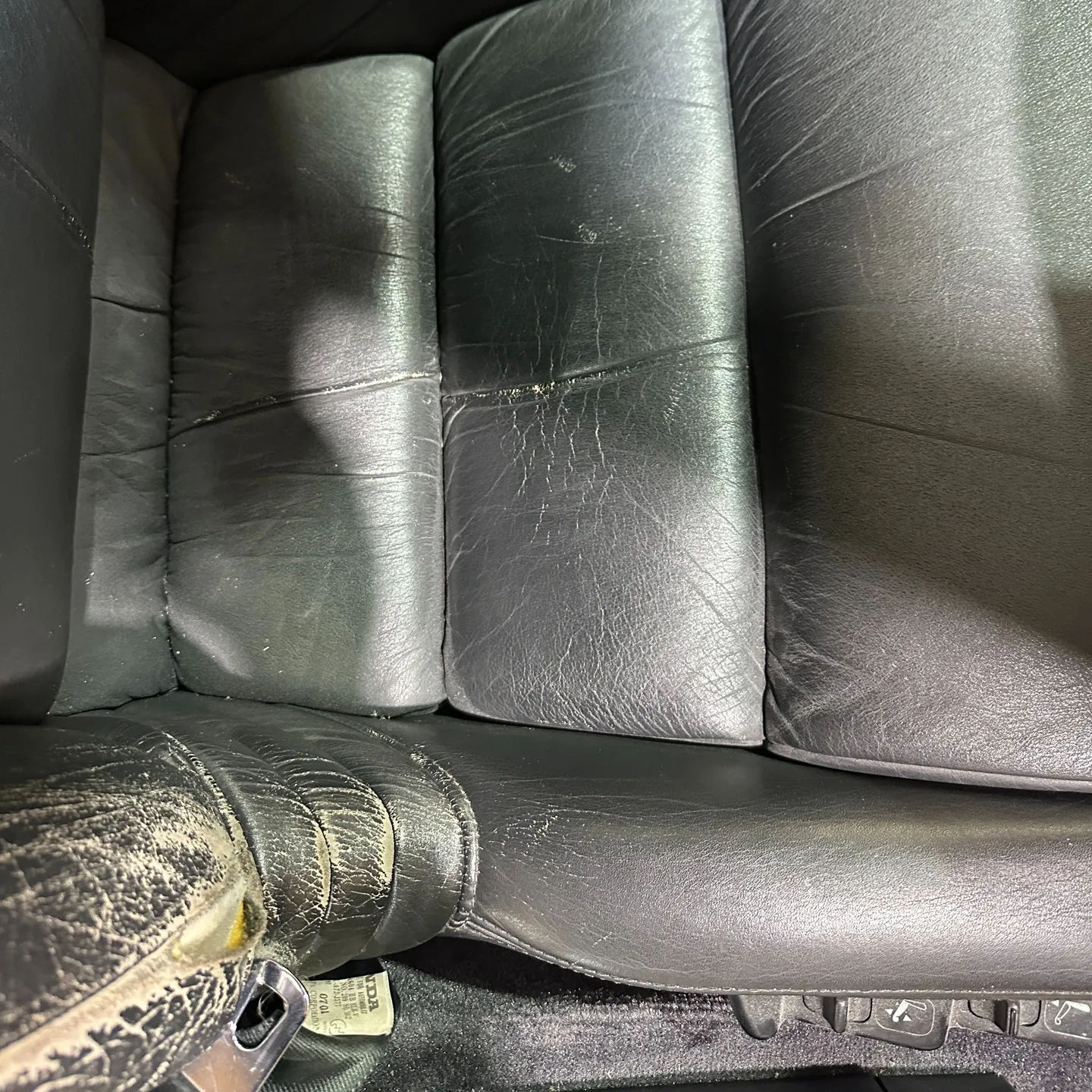 今回、レザーのリペアを取り上げます。