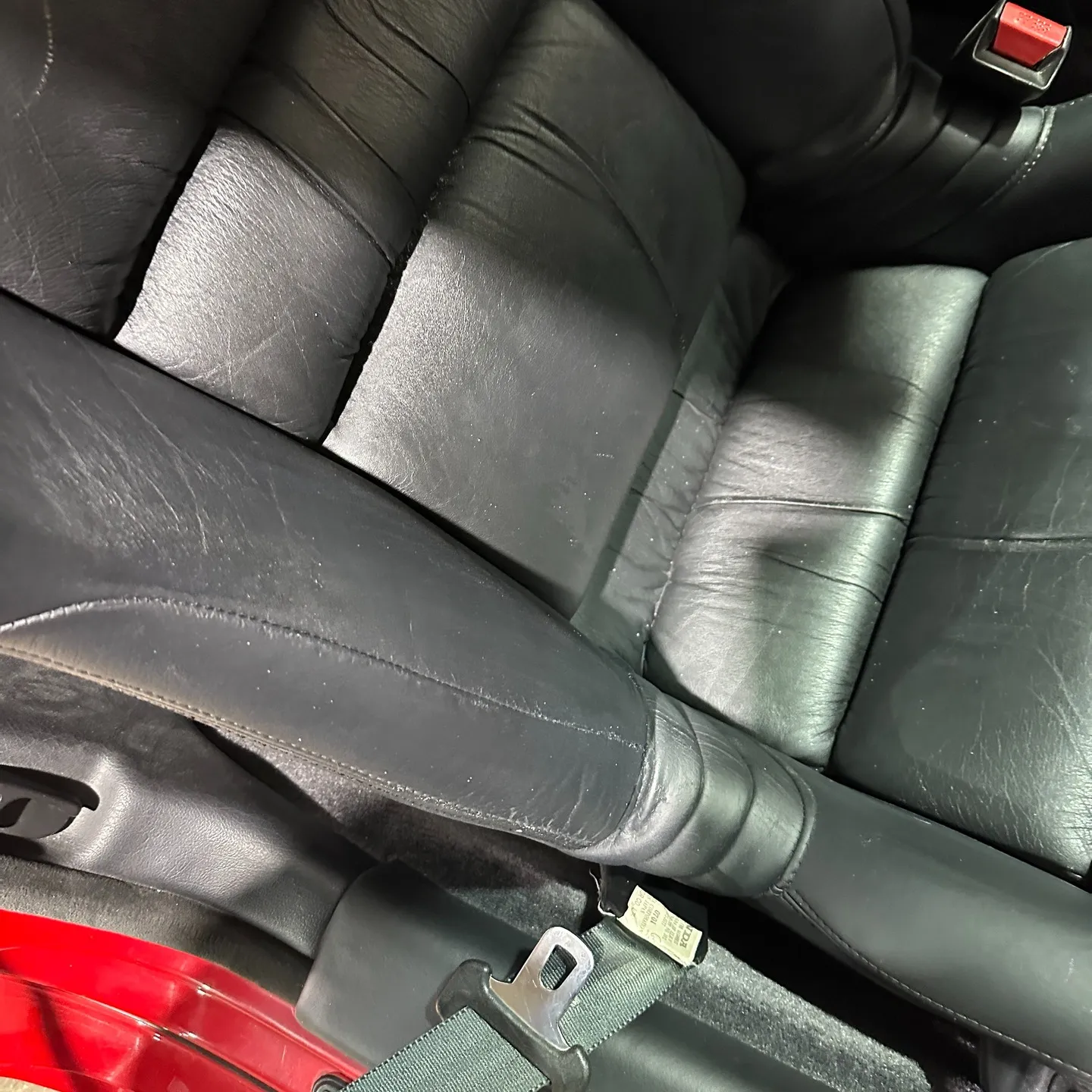 今回、レザーのリペアを取り上げます。